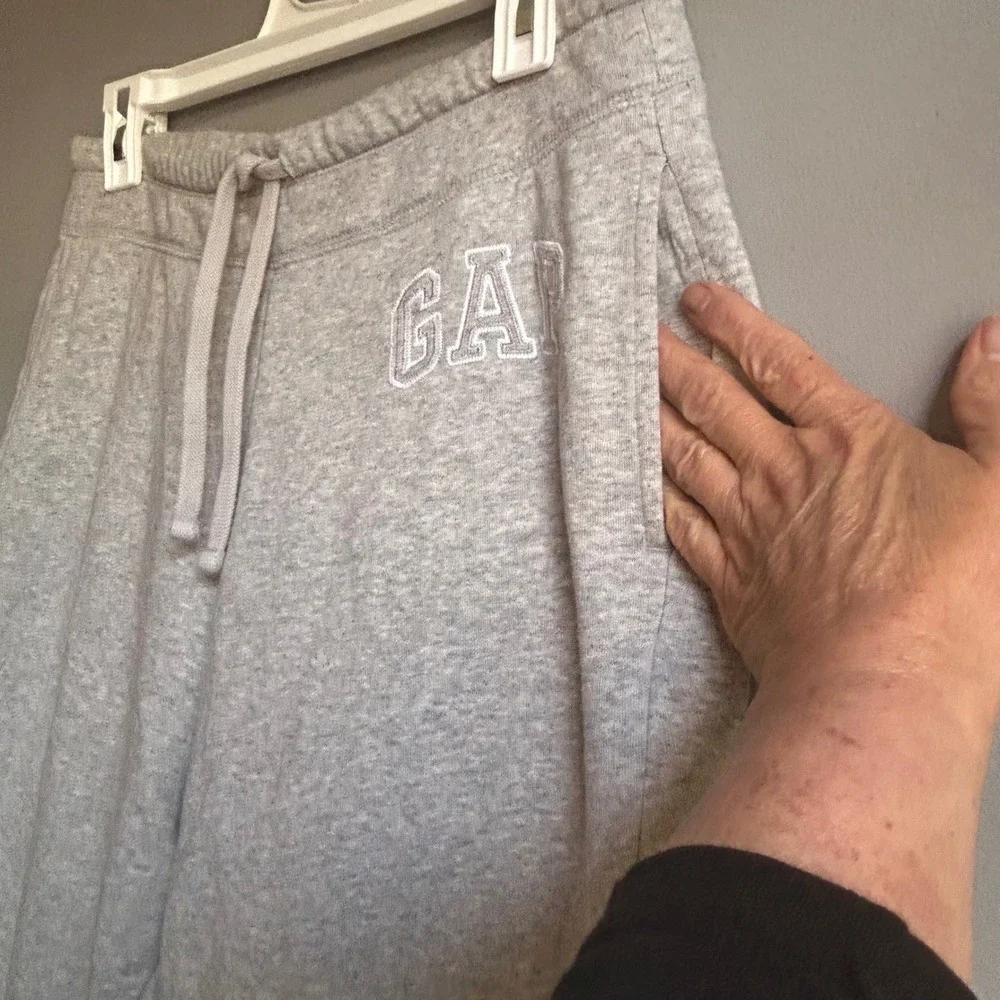 Gap Mens Small Heather Gray Logo Fleece Sweatpants Raw Hem Drawstring Joggers